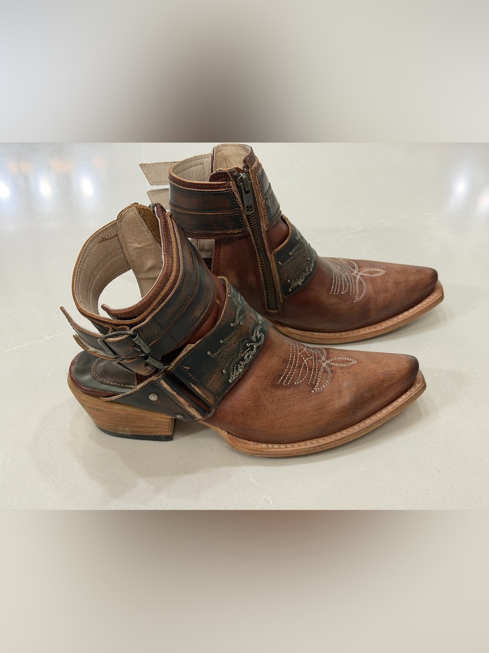 FREEBIRD by Steven Waylon Distressed Leather Western Ankle Booties Brown Sz 9